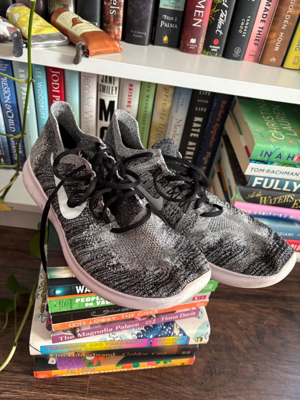 Nike Black & White Flyknit Casual Sneakers